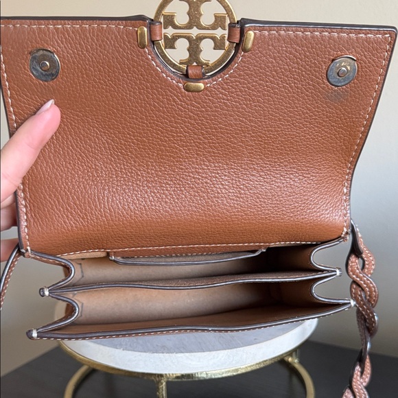 Tory Burch Saddle Brown Pebbled Leather Crossbody with Gold Logo - Picture 5 of 6